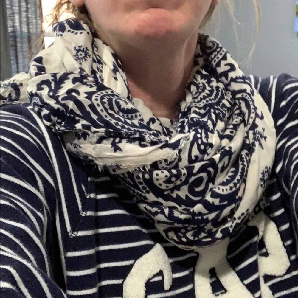 4/$12 Adorable Blue and White Boho Scarf